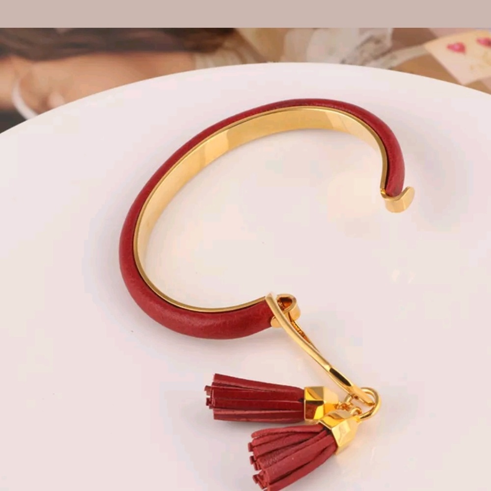 *NWT* Tory Burch tassel/leather/16k gold bracelet - Picture 7 of 8